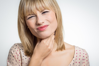 Schluckbeschwerden und Halsschmerzen sind Symptome einer Mandelentzündung